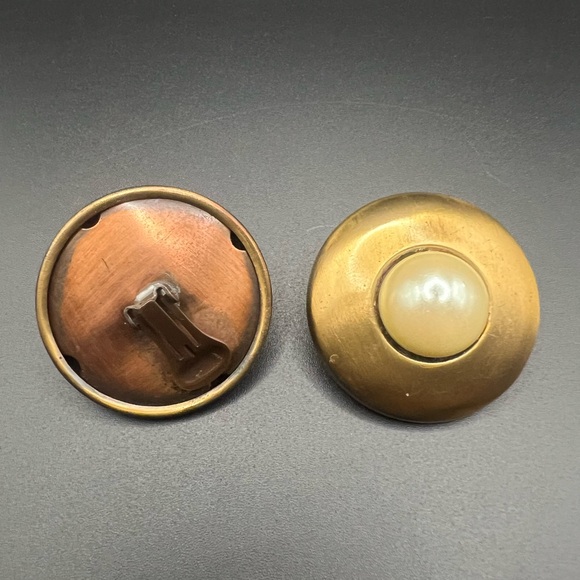 Vintage Gold and Cream Clip-On Earrings - Picture 3 of 3